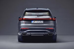 Audi q 5 2025 rear view autonews 2