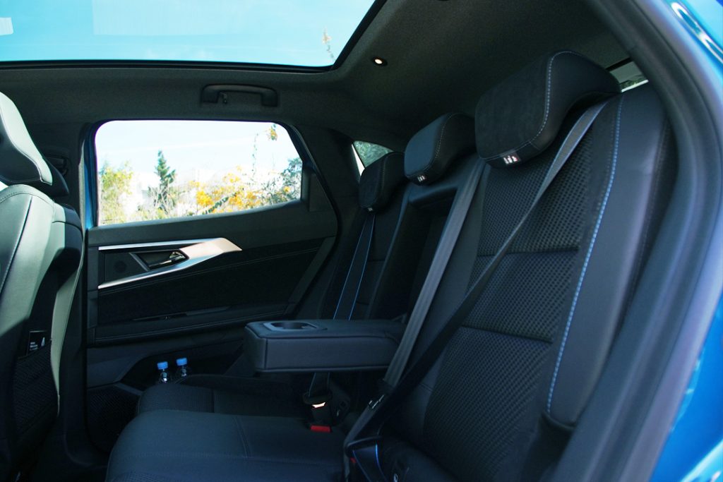L'intérieur du Renault Austral se montre ergonomique et modulable.