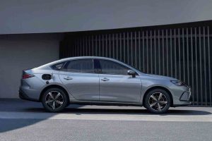 Byd seal 5 phev exterieur profil autonews 4