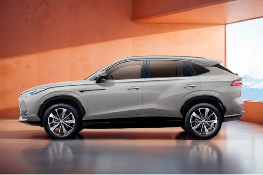 MG HS Hybrid+ profil SUV compact avec jantes aluminium 19 pouces