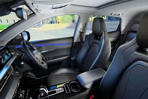 Sièges avant du Chery Tiggo 4 Cross HEV avec réglages électriques et sellerie en similicuir
