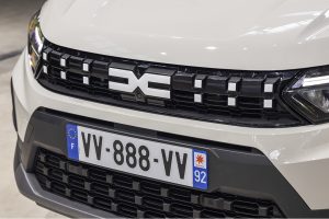 Dacia jogger 2026 exterieur face avant detail autonews 2