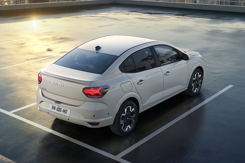 Dacia Logan 2026 vue d’arrière avec des feux qui conservant leur dessin d’origine