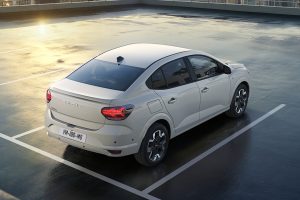 Dacia Logan 2026 vue d’arrière avec des feux qui conservant leur dessin d’origine