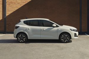 Dacia Sandero 2026 vue de profil mettant en avant la silhouette équilibrée de la citadine