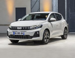 Dacia Sandero 2026 vue de trois quarts avant montrant le nouveau bouclier et les optiques LED