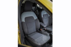 Sièges avant Dacia Sandero Stepway 2026 avec tissus spécifiques et présentation intérieure actualisée