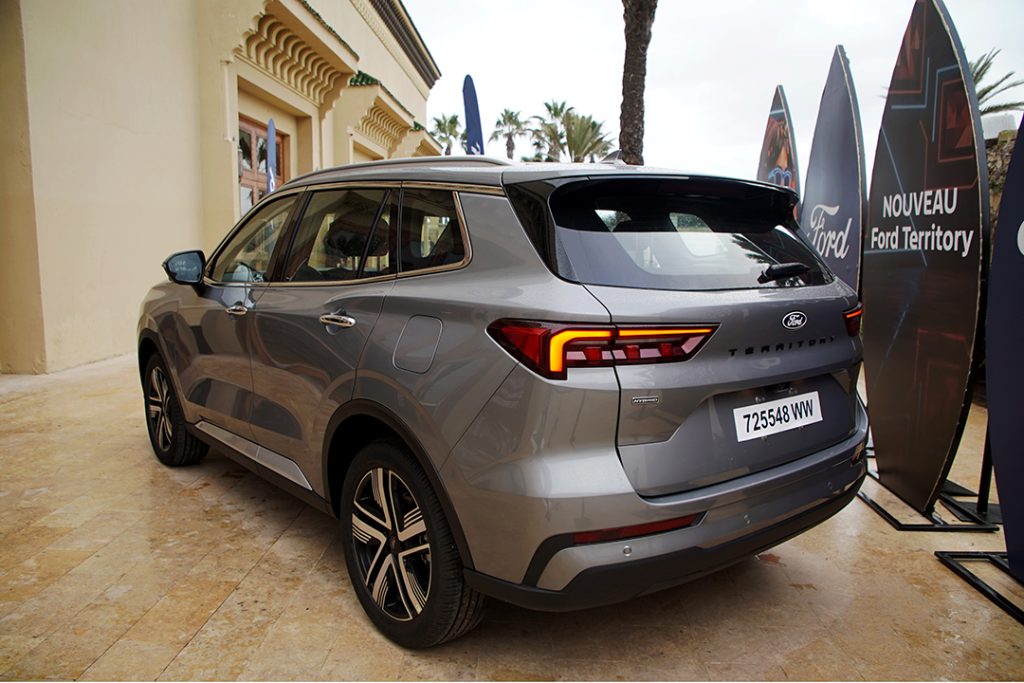 Arrière Ford Territory 2026 hayon vertical SUV hybride