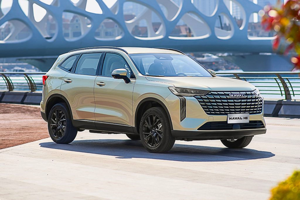 Le Haval H6 PHEV se distingue avec sa stature imposante et son design élégant