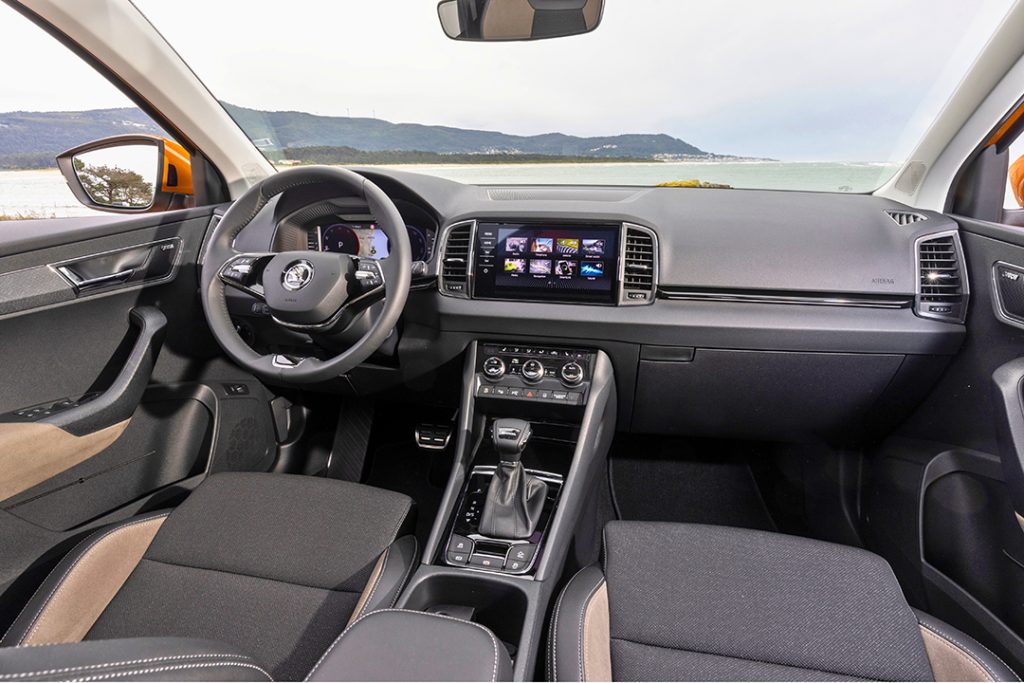 Tableau de bord Skoda Karoq écran central et Virtual Cockpit