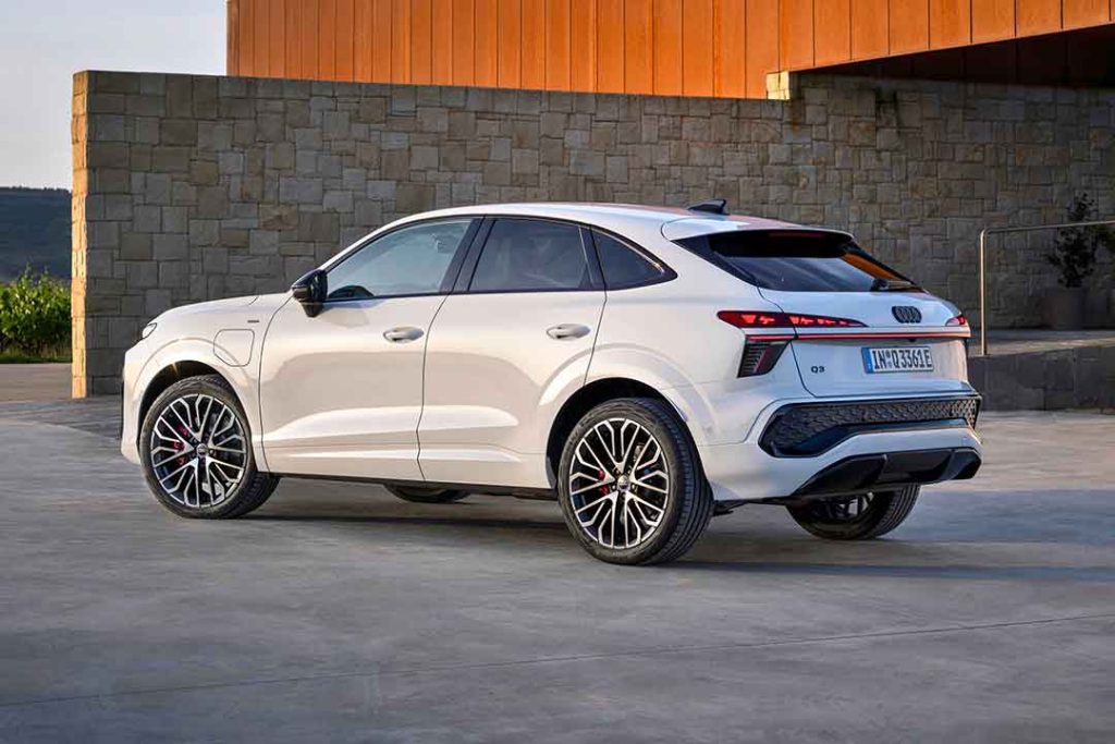 Audi Q3 Sportback 2026 vue arrière projecteurs OLED bandeau lumineux