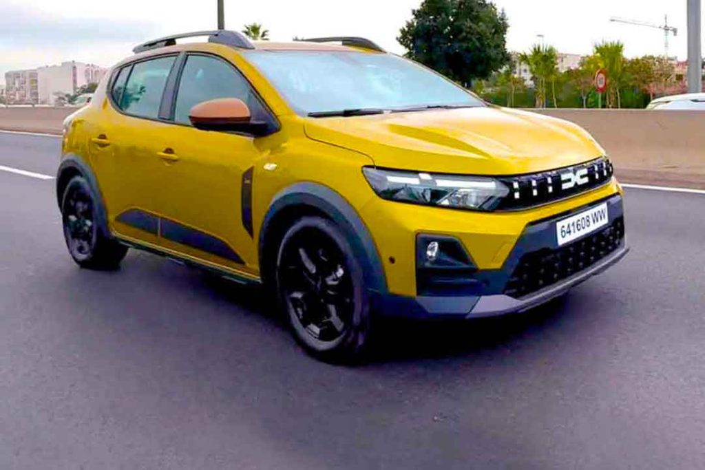 Face avant Dacia Sandero Stepway 2026 avec calandre motif pixel et signature lumineuse LED redessinée