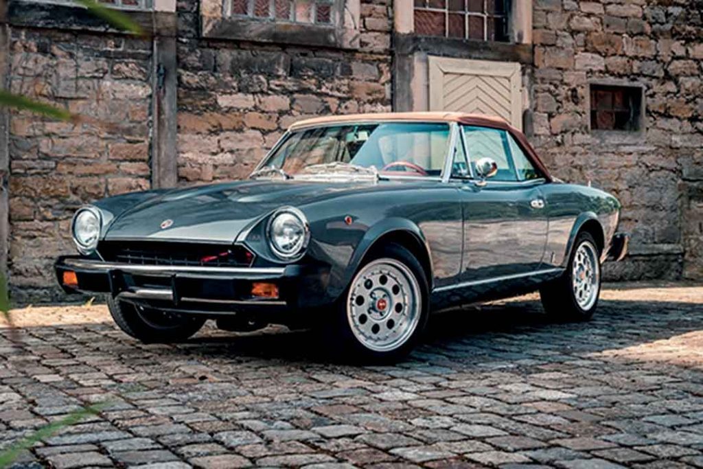 Fiat 124 spider exterior 1967 1024 x 683