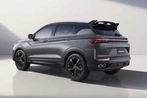 Geely Coolray restylé 2026 vue arrière avec feux LED et becquet sport