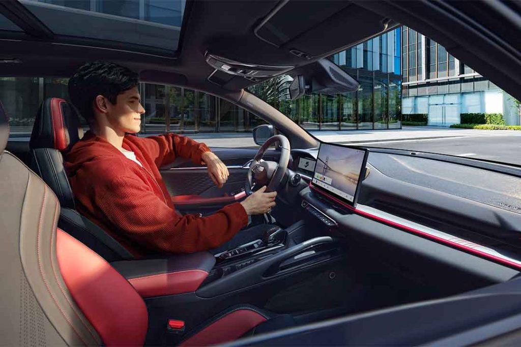 Sièges avant Geely Coolray 2026 en similicuir perforé finition Style