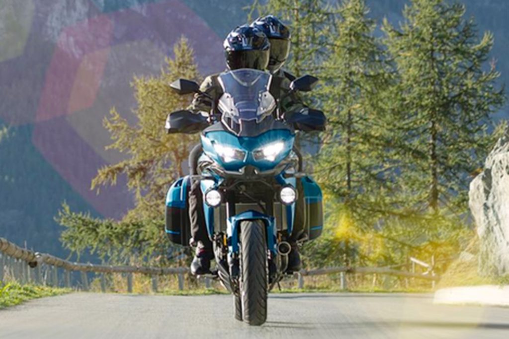 Kawasaki Versys 650 2026 face avant full LED