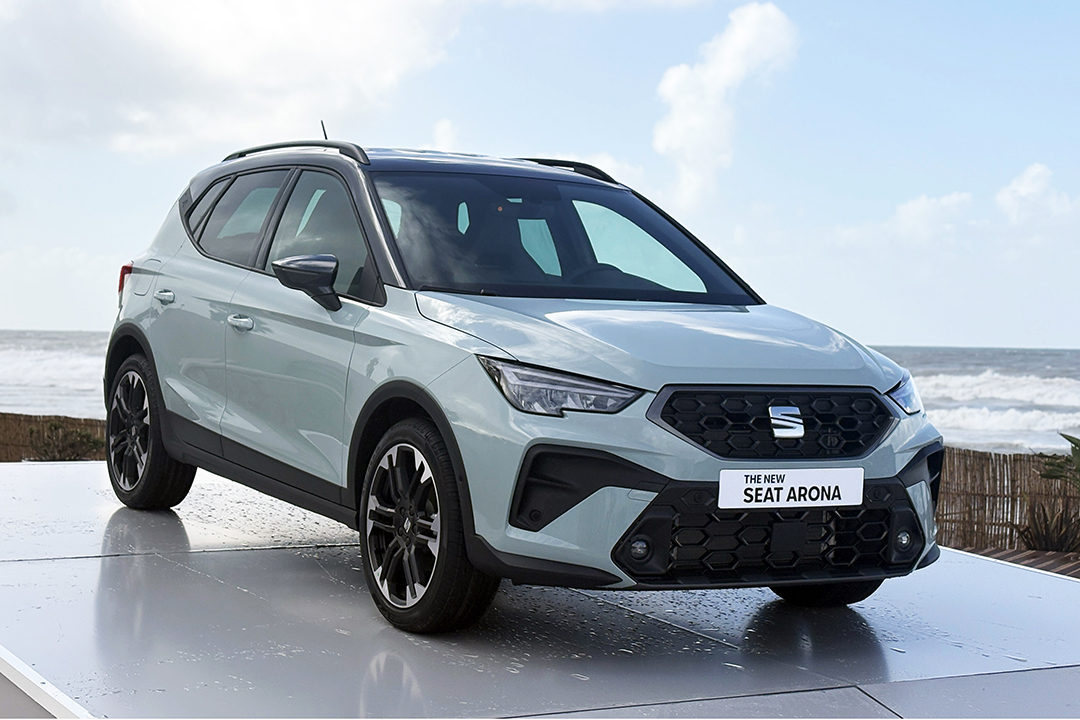 Seat arona 2026 avec calandre hexagonale et projecteurs full l e d seat arona 2026 exterior front view