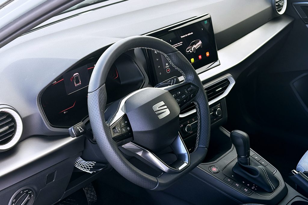 Tableau de bord du Seat Arona 2026 avec instrumentation digitale et écran central