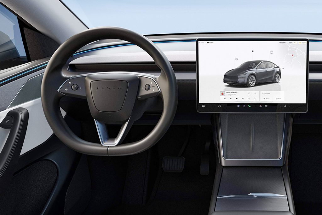 Tesla Model Y intérieur écran central 16 pouces