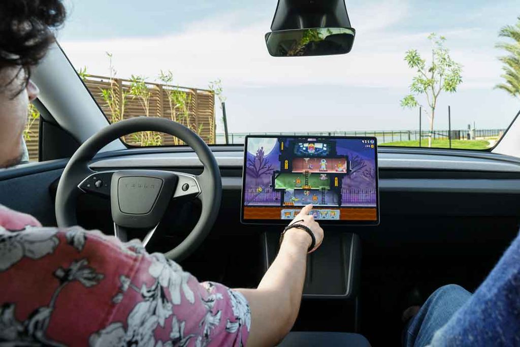 Tableau de bord Tesla Model Y écran central 16 pouces