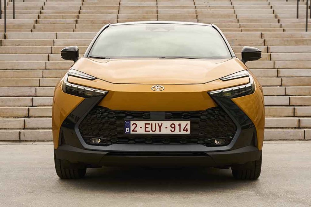 Toyota C-HR 2026 Maroc face avant avec calandre pointue et feux LED en forme de C
