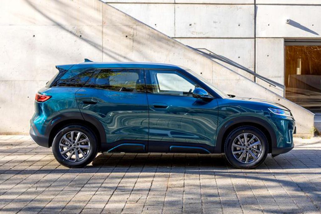 BYD Atto 2 DM-i profil SUV compact