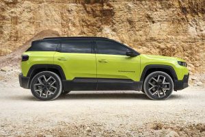 Jeep Compass 2026 profil jantes 18 pouces garde au sol 200 mm