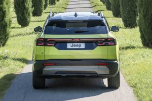 Jeep Compass 2026 arrière signature lumineuse LED largeur