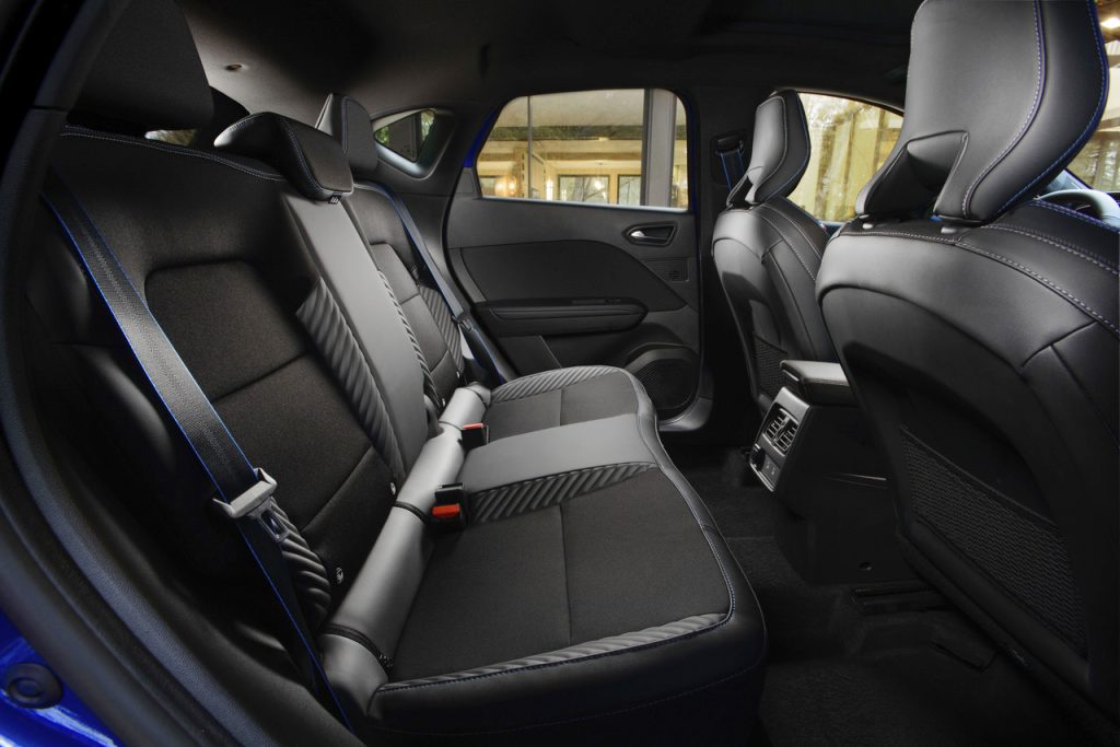 : Renault Captur 2026 Maroc banquette arrière espace aux genoux 221 mm