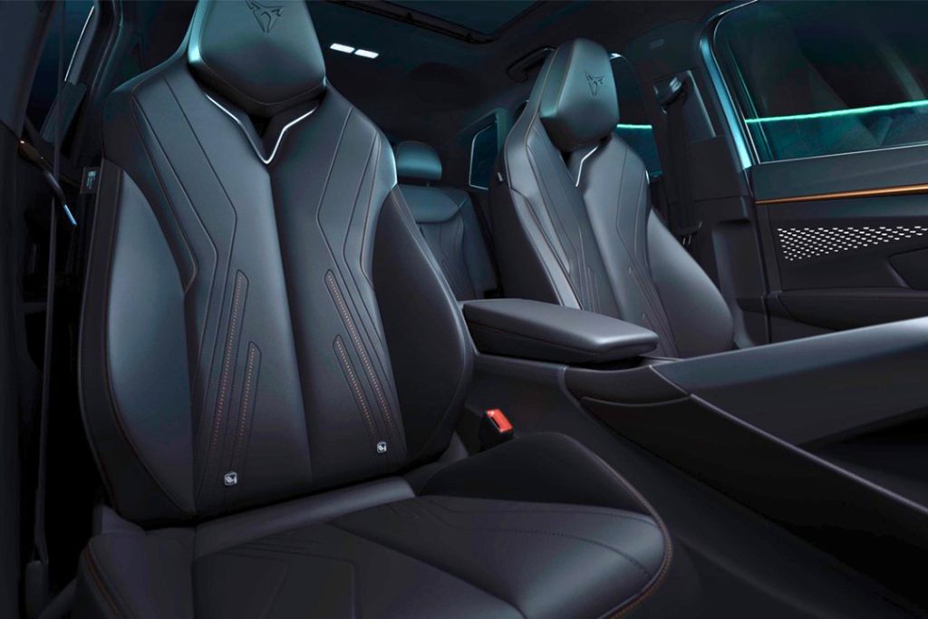 Sièges sport du Cupra Terramar dans un intérieur orienté conducteur