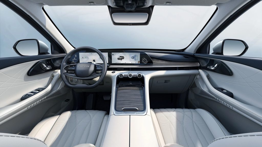 Cockpit numérique de l’EXEED RX PHEV