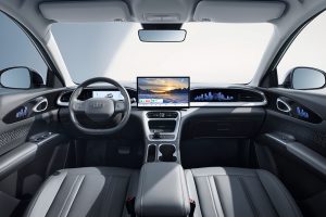 Intérieur digitalisé de la Geely EX2 avec écran HD 14,6 pouces et instrumentation numérique