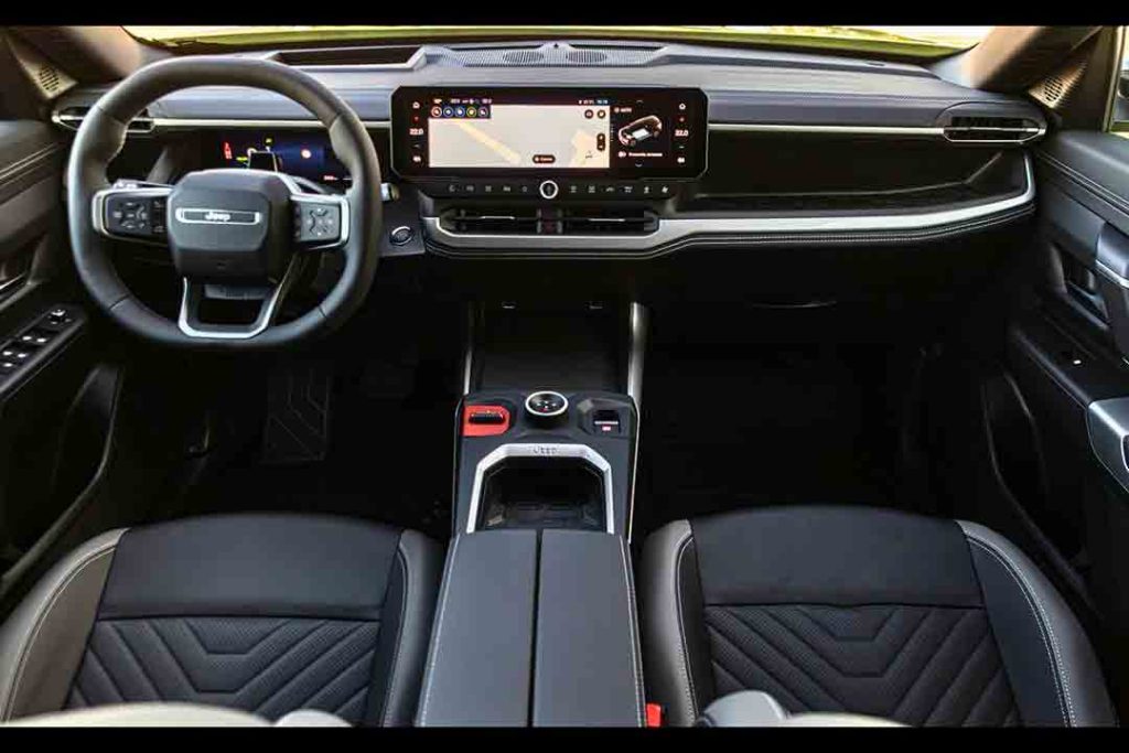 Jeep Compass 2026 intérieur écran 16 pouces tableau de bord numérique 10 pouces