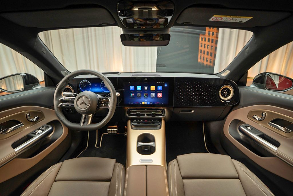 Intérieur numérique de la Mercedes CLA 2026 avec écrans MBUX
