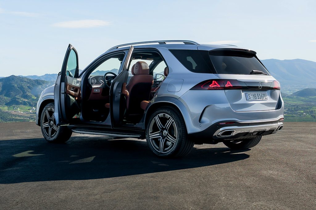 Arrière du Mercedes GLE 2026 avec feux à motifs étoilés