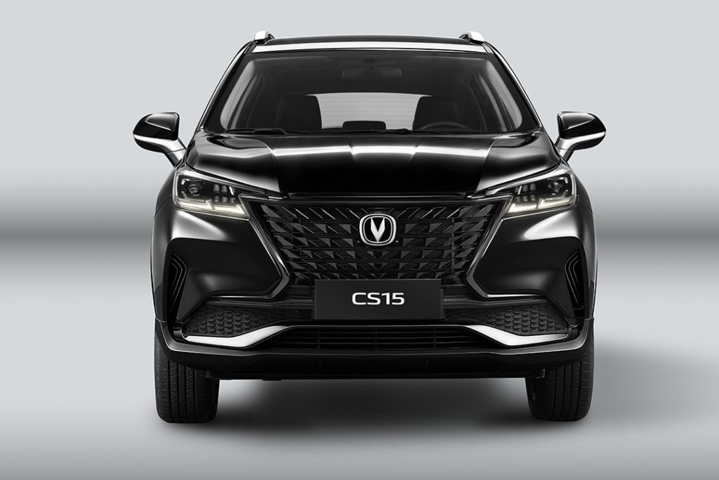 Face avant du Changan CS15 avec calandre tridimensionnelle et signature lumineuse LED