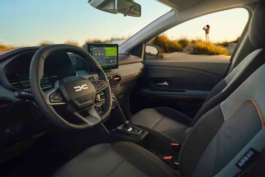 Habitacle du Dacia Jogger avec configuration familiale et boîte automatique électrifiée