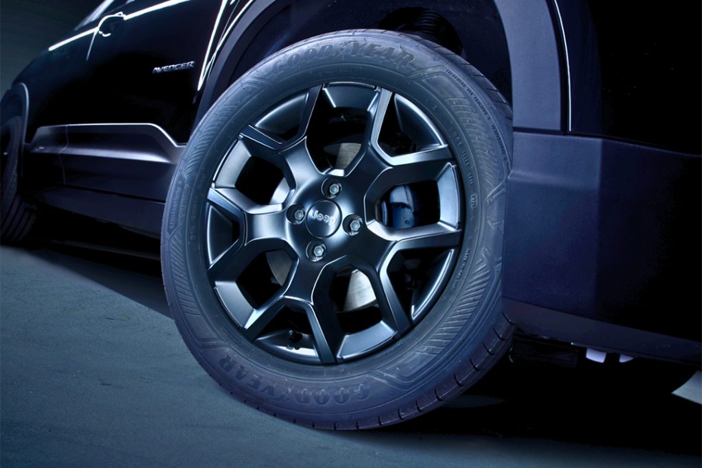 Jante noire 17 pouces de la Jeep Avenger Black Edition Maroc