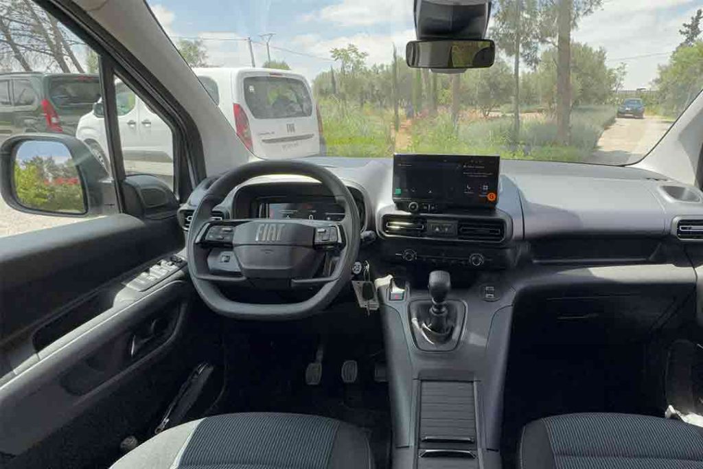 Tableau de bord du Fiat Doblo 7 places