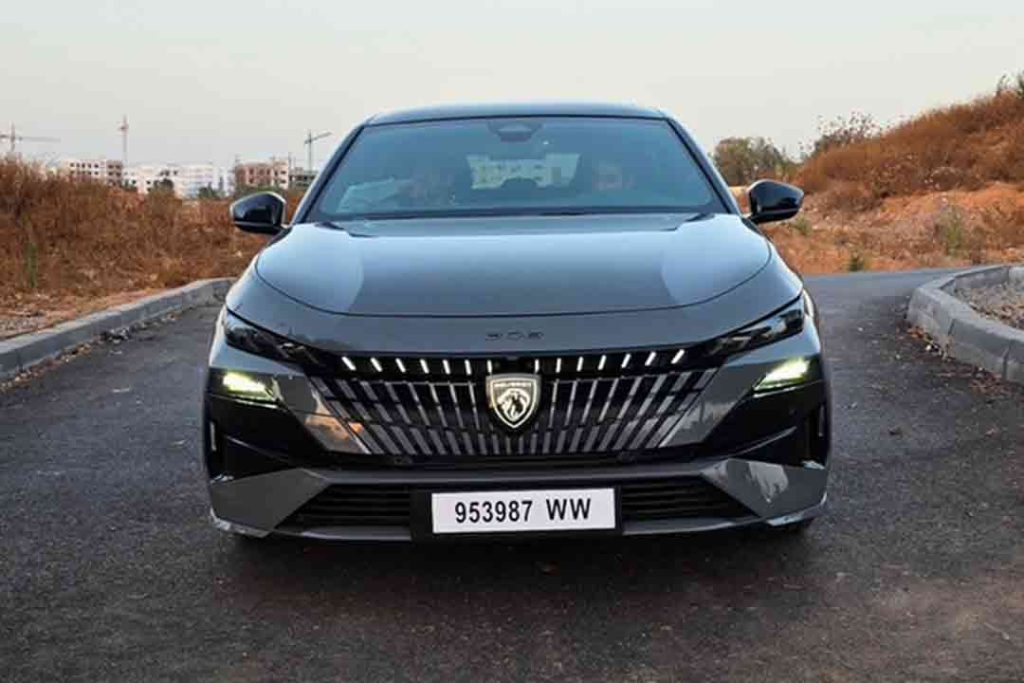 Peugeot 308 au Maroc vue de trois quarts avant