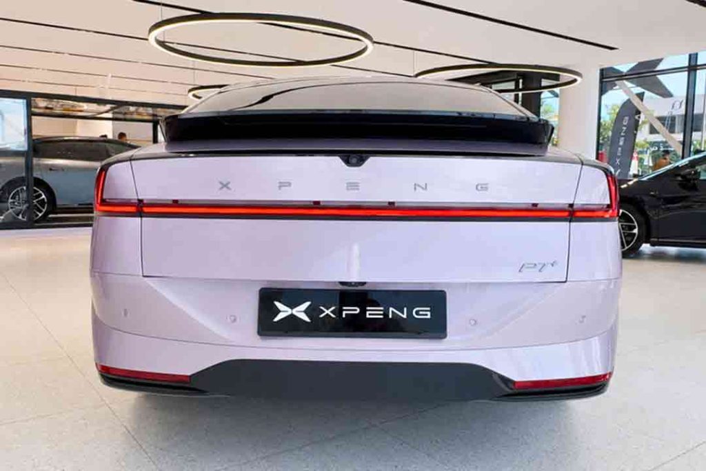 Vue arrière de la XPENG P7+